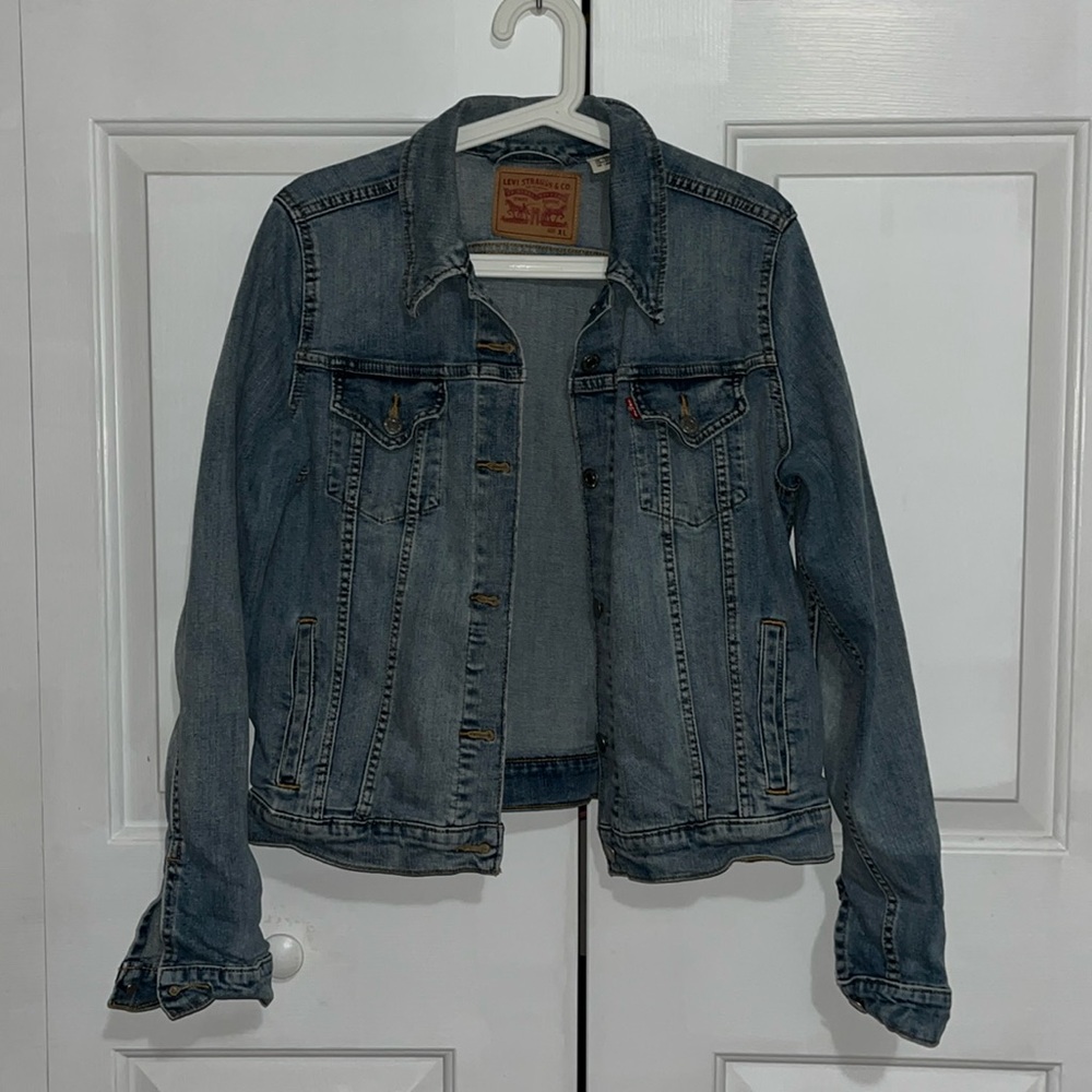 Levi’s classic fit denim jacket